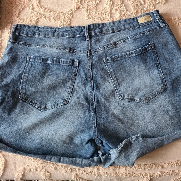 Sofia Vergara denim shorts size 18W Lila - Picture 3 of 3